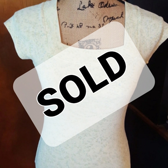 **SOLD**VINTAGE GAP Floral Leaf Pattern Cotton Tee - Picture 1 of 10